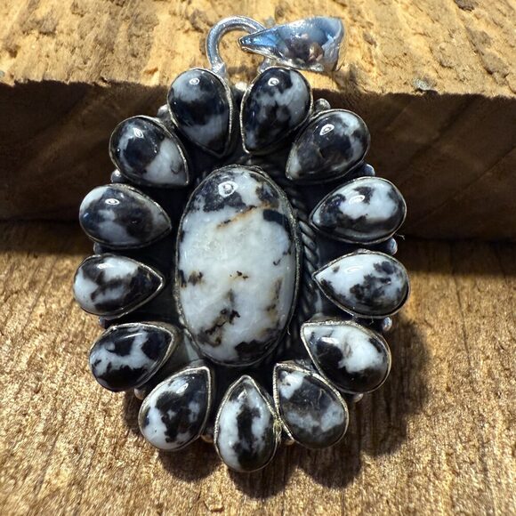 White Buffalo Dahlia Turquoise Gemstone Navajo Pendant - Picture 6 of 9